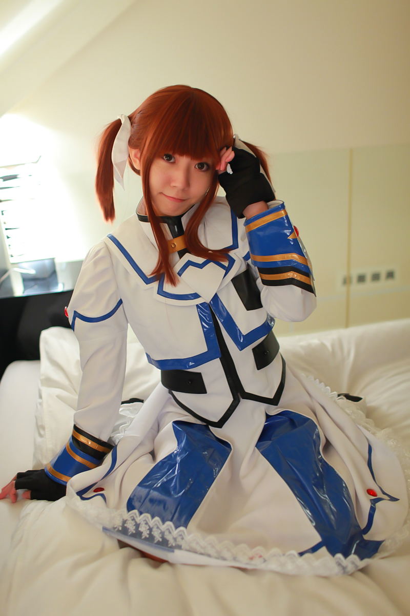 [Cosplay]  Hot Maho Shojo Lyrical Nanoha 诱惑的动作